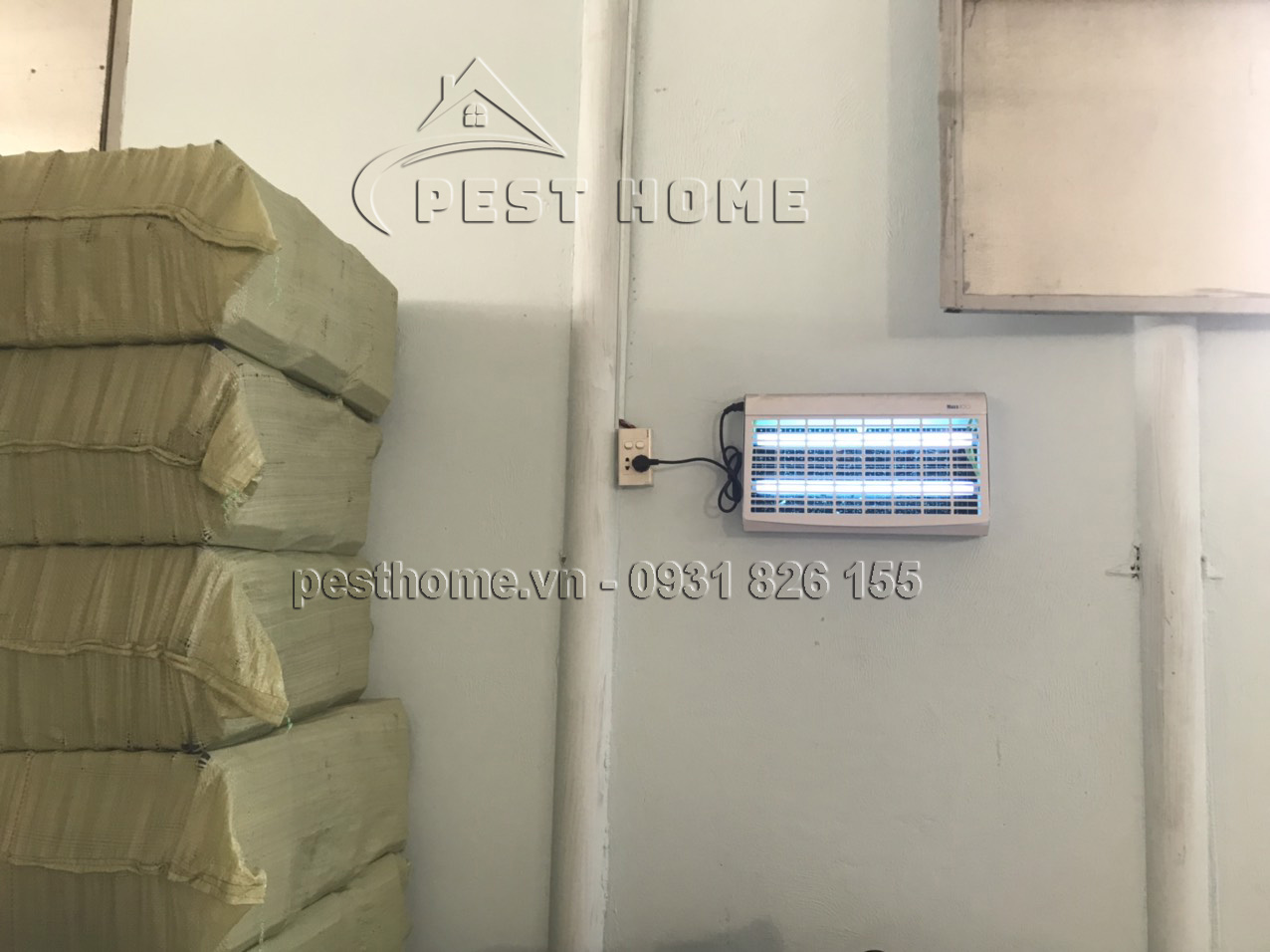 Đèn bẫy côn trùng kho nhà xưởng